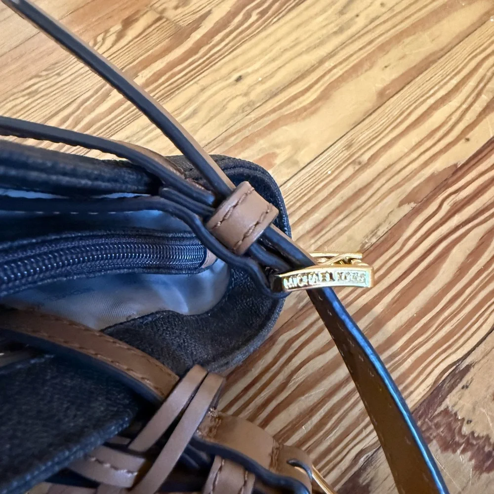 Michael Kors Jet Set Large Travel Shoulder Signature Tote in Acorn, Tan and Gold